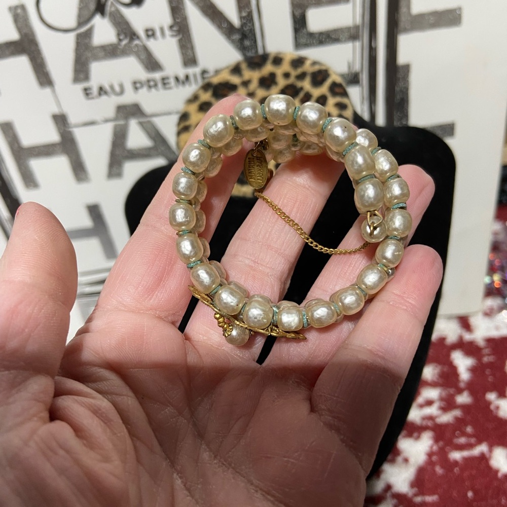 VTG Miriam Haskell Faux Pearl Bracelet, Gold Tone Filigree Center Focal Point - Picture 2 of 6